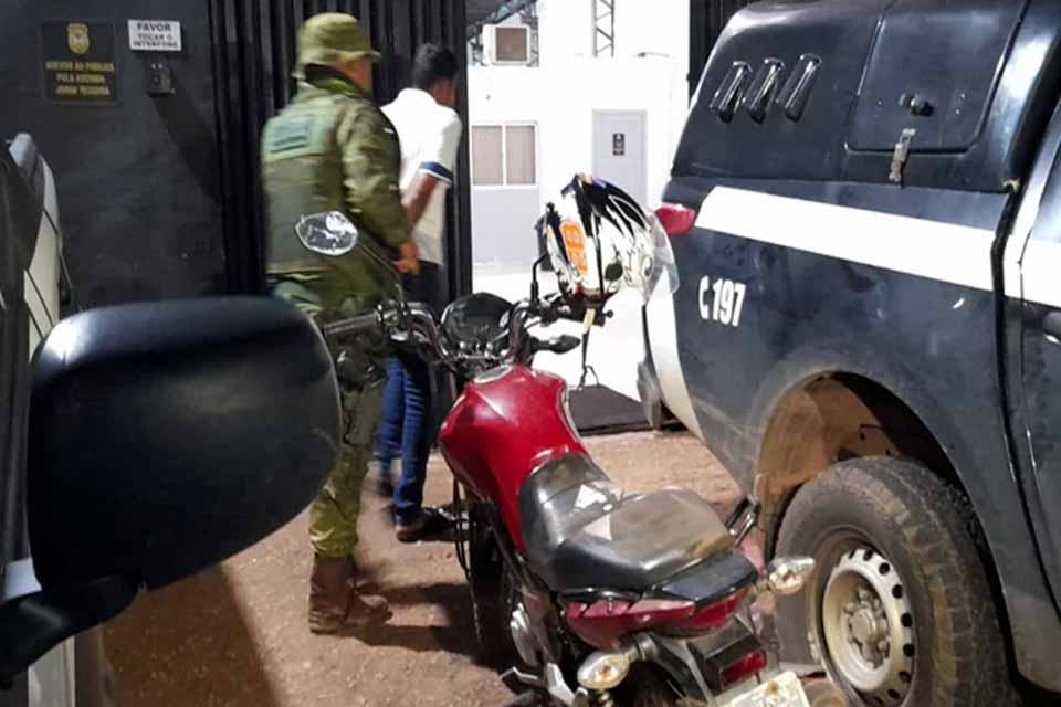 BPFron prende jovem com moto roubada na BR-364 em Porto Velho