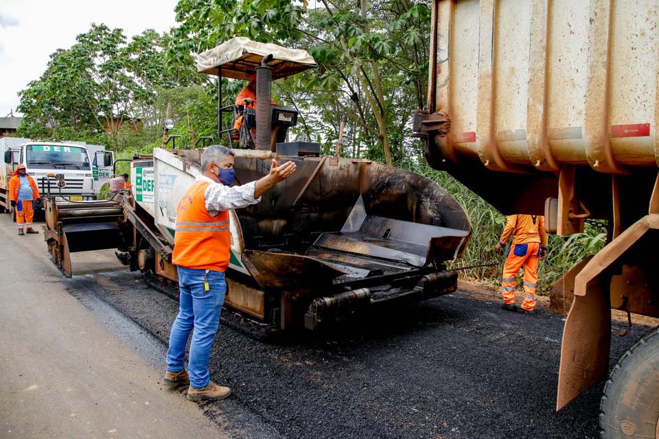 Mais três quilômetros de asfalto da estrada do Belmont, em Porto Velho, estão em fase de conclusão