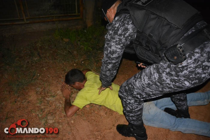 PM prende jovem com duas armas de fogo e frustra roubo em transportadora de Ji-Paraná
