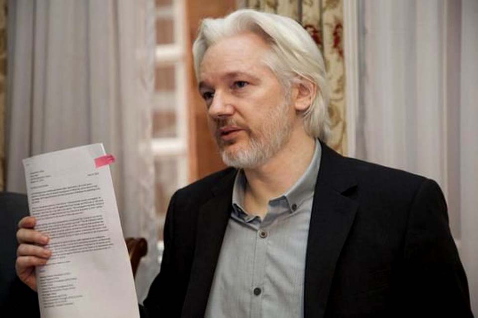 Justiça da Suécia reabre investigação contra Assange