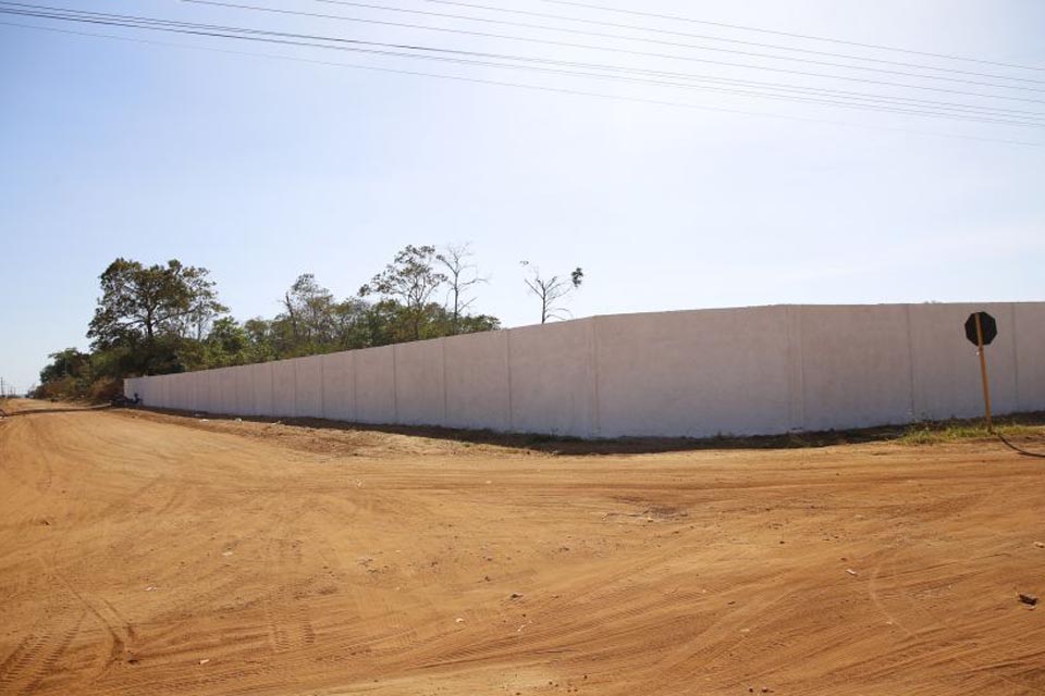 Escola Luiz Eduardo Rover finaliza construção de muro para ampliar a segurança dos alunos