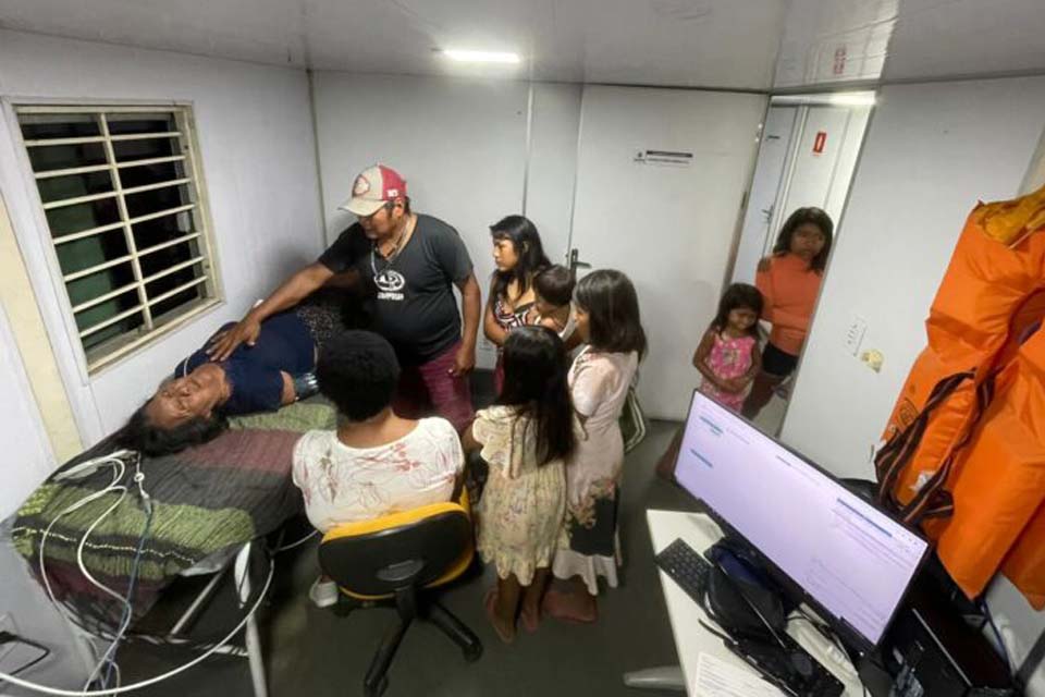 Barco Hospital atende comunidades ribeirinhas e povos indígenas na região Madeira-Mamoré