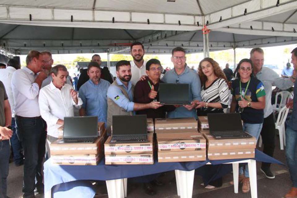 Governador Marcos Rocha realiza entrega de veículos e notebooks à Emater para fortalecimento da agricultura familiar