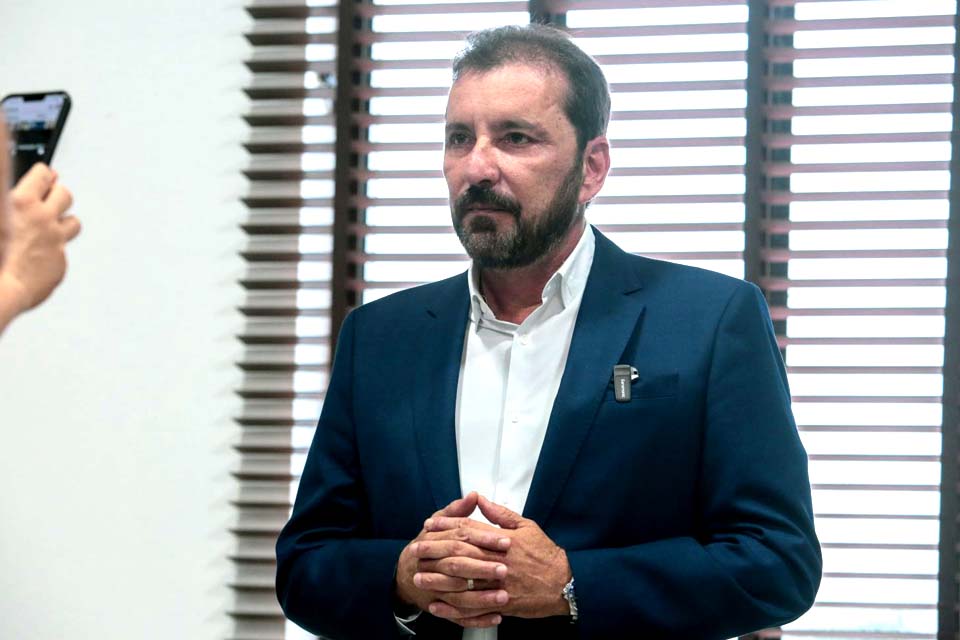 Prefeito Hildon Chaves toma posse como Presidente da Associação Rondoniense de Municípios (AROM)
