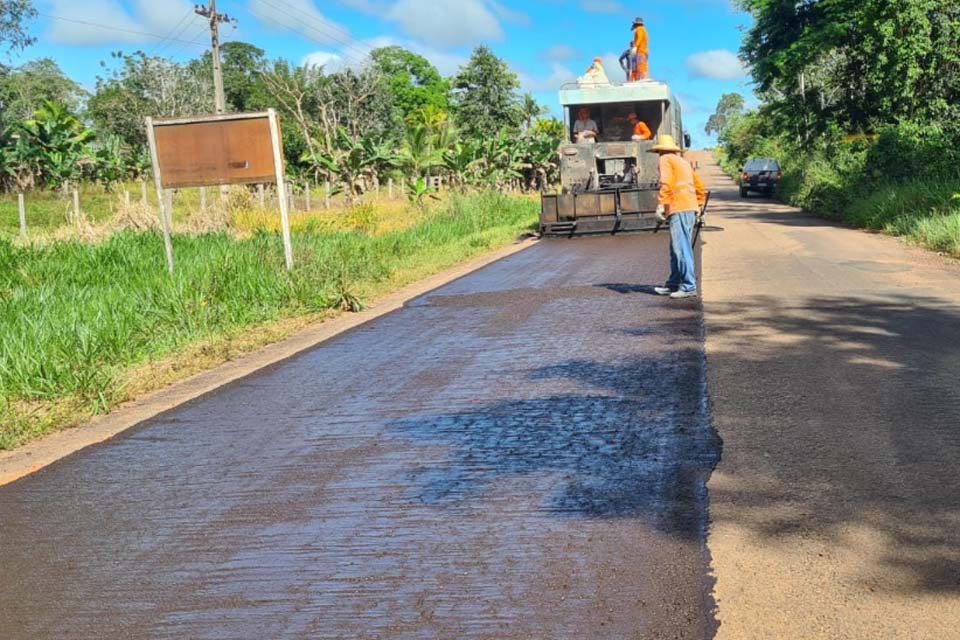 Obras de microrrevestimento nas rodovias-267 e 135 trazem benefícios aos moradores da região