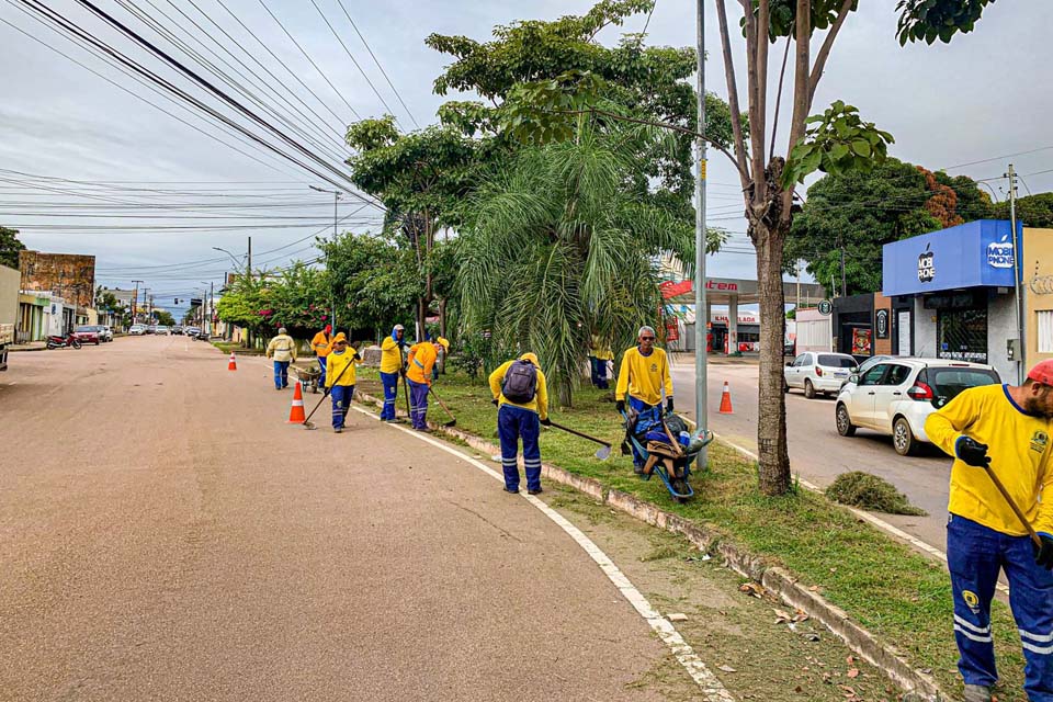 Prefeitura de Porto Velho realiza mutirão de limpeza na avenida Lauro Sodré