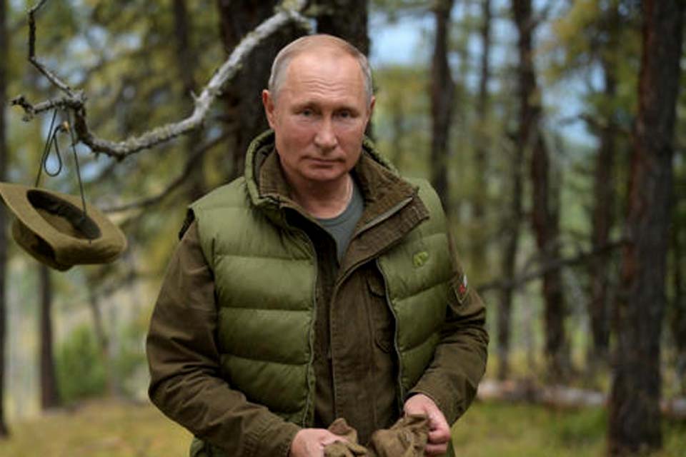 Vladimir Putin estaria com fortes dores no estômago e saúde fragilizada, diz perfil russo