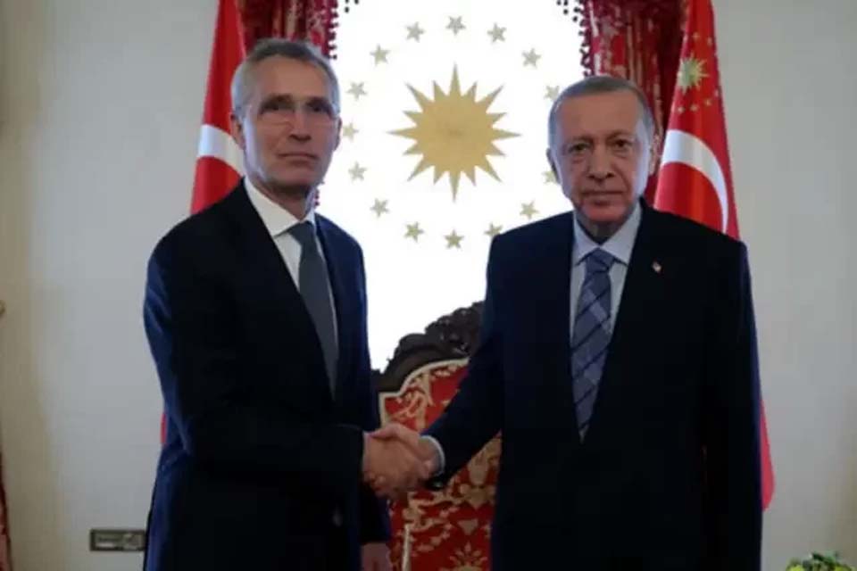 Organização do Tratado do Atlântico Norte pede que Turquia retire veto à candidatura da Suécia