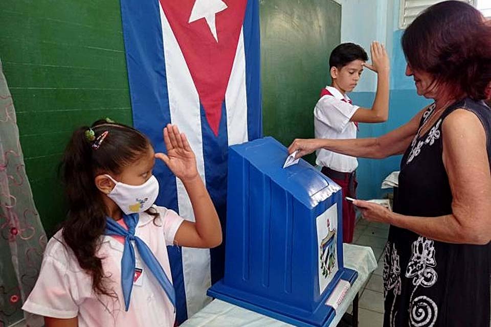 Campanha eleitoral incomum marca eleições legislativas em Cuba