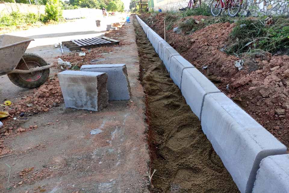Mais de R$ 27 milhões serão investidos na construção de meio-fio e sarjeta nos bairros de Porto Velho