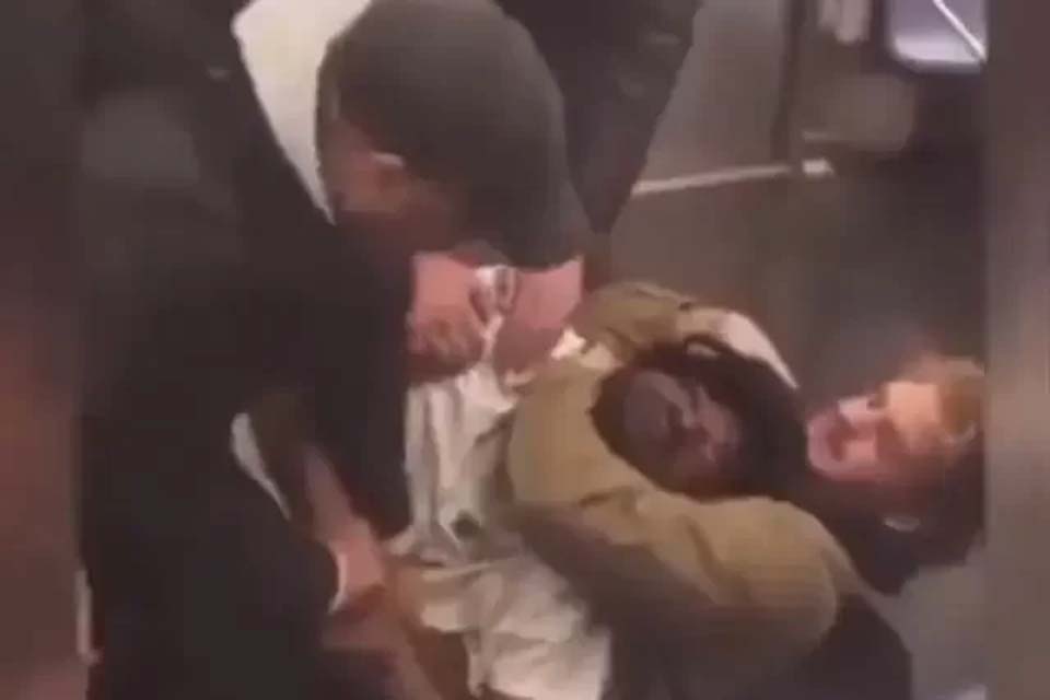 Ex-fuzileiro naval é indiciado por estrangular homem negro até a morte em metrô