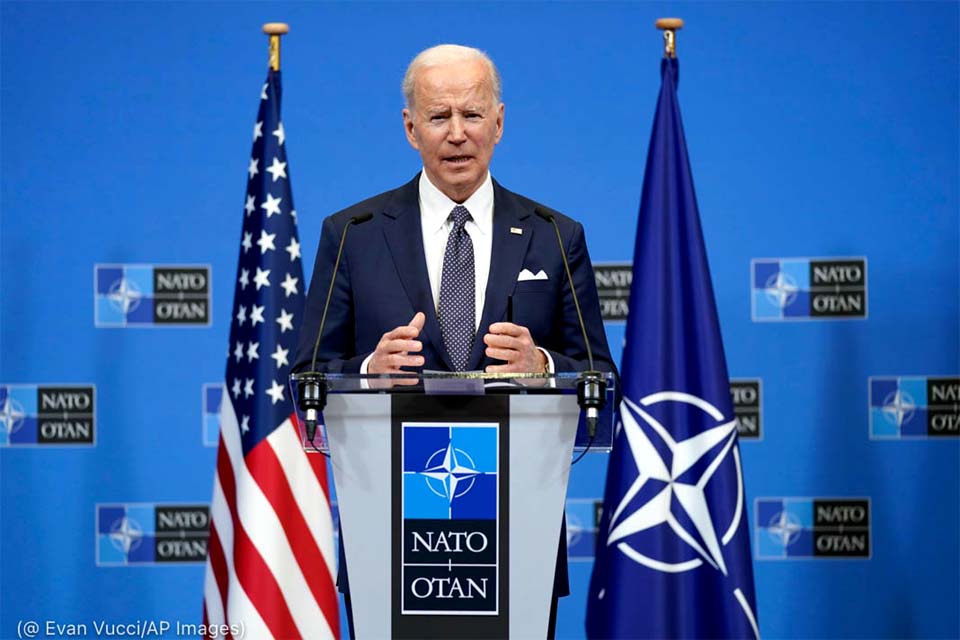 Biden pede união da Otan e promete “não fraquejar” em apoio à Ucrânia