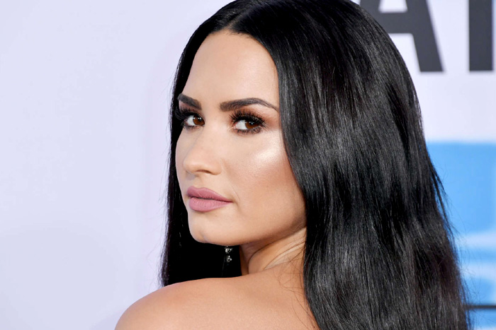 Demi Lovato rebate acusação de demitir injustamente dançarina