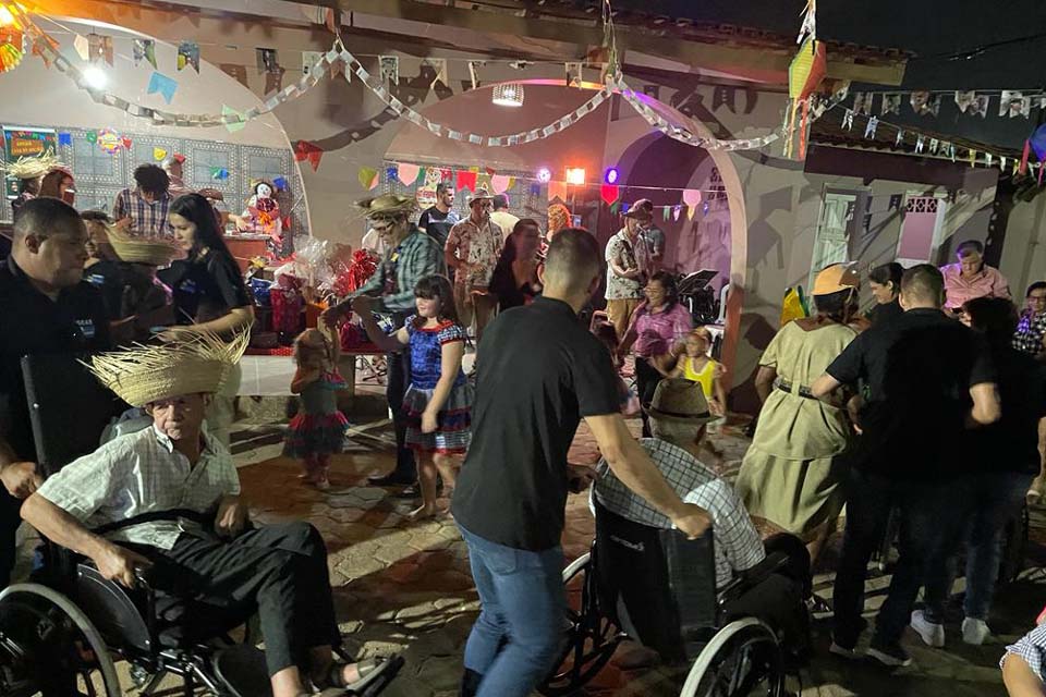Músicas, comidas típicas e muita animação mudam rotina de idosos da Casa do Ancião São Vicente de Paula em Porto Velho