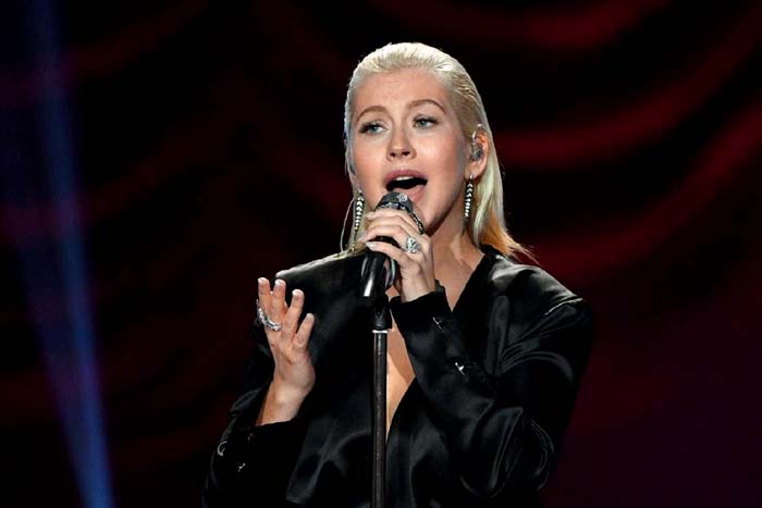Christina Aguilera obrigada a cancelar concertos por perder a voz