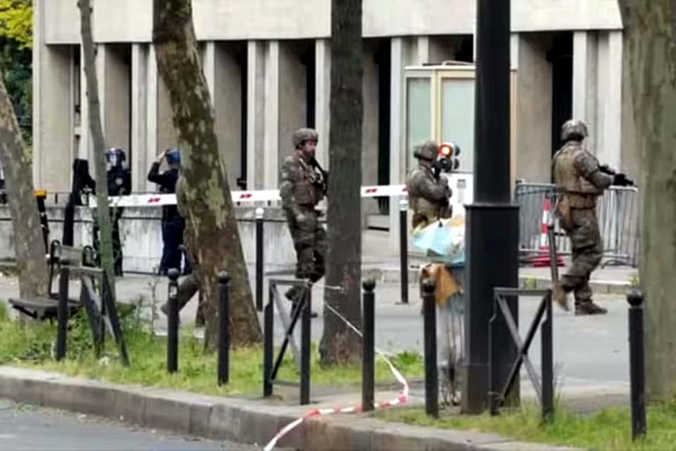 Suspeito que dizia estar com bomba é preso no consulado do Irã em Paris