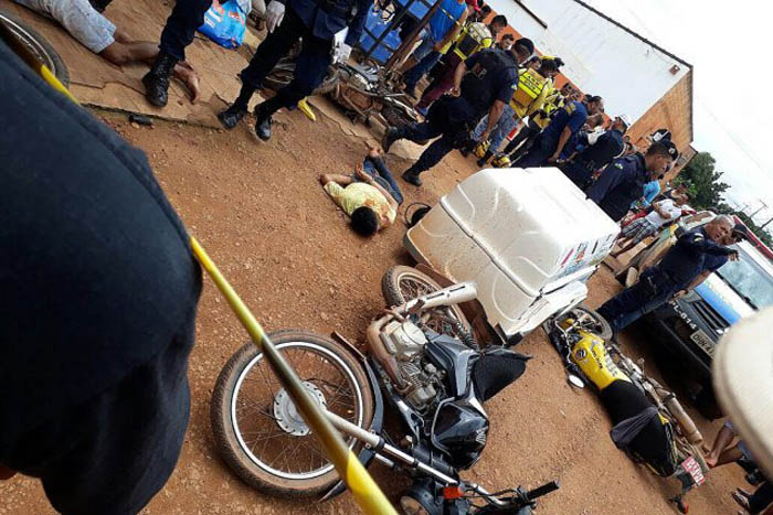 Dupla causa acidendente envolvendo 5 motos durante fuga da polícia