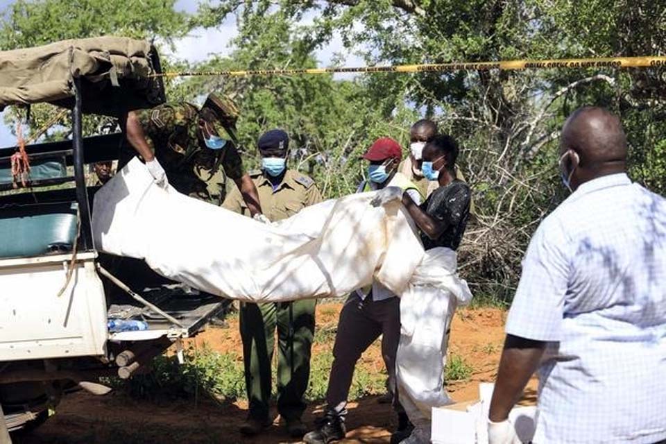 Legista confirma mortes por fome e asfixia em seita no Quênia envolvendo crianças