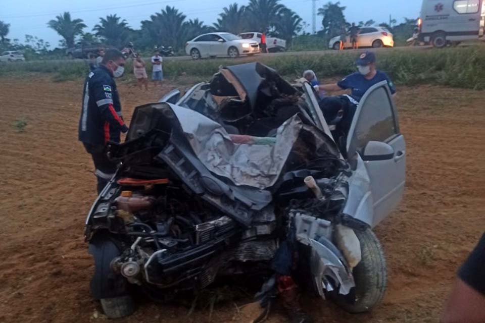 Colisão frontal entre moto e carro deixa três mortos RO-133