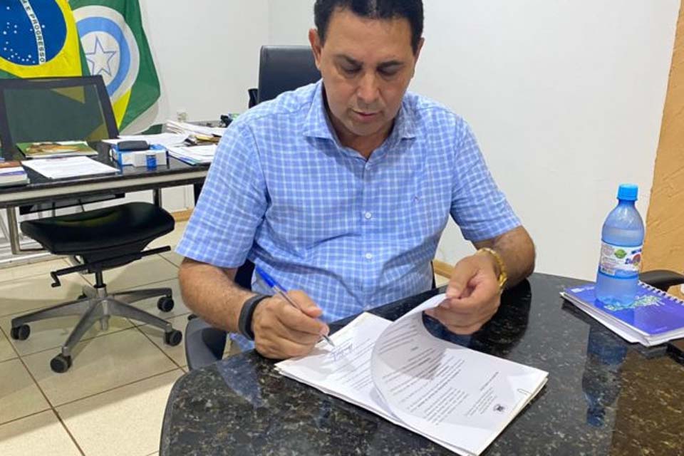 Prefeito Aldo Júlio assina decreto que permite ampliar percentual de empréstimo consignado dos servidores municipais