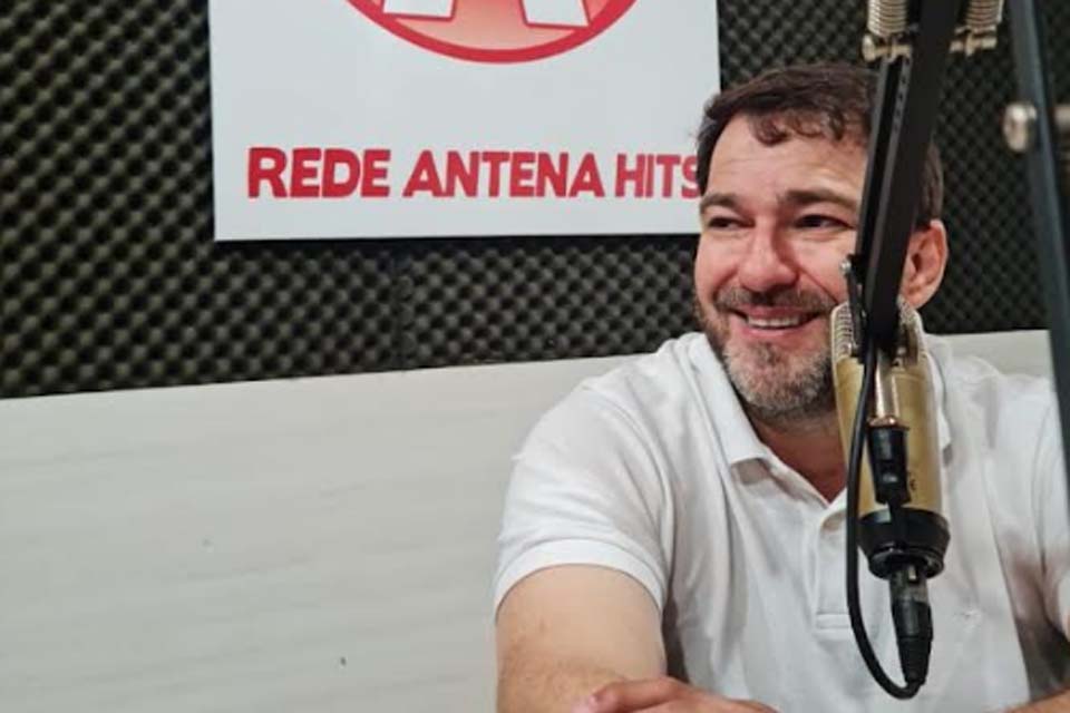 Em Ariquemes presidente Assembleia Legislativa deputado reeleito Alex Redano concede entrevista para rede de rádio