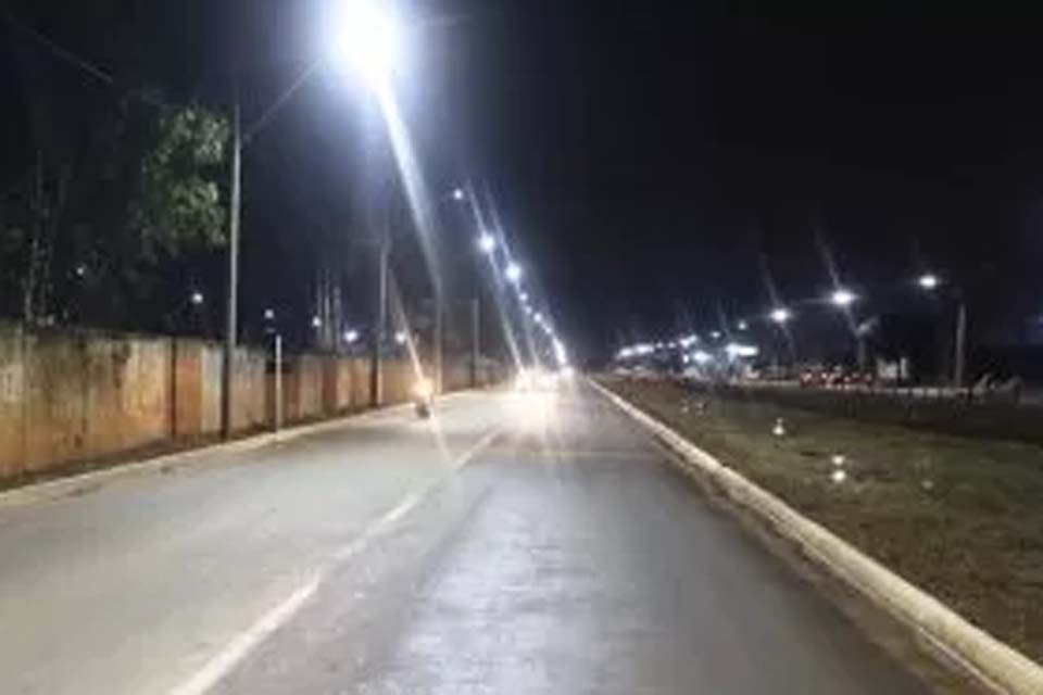Trecho da Avenida Brigadeiro ganha iluminação de LED em Vilhena