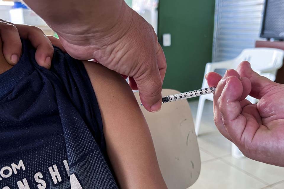 Vacina bivalente segue disponível para público acima de 12 anos em Porto Velh