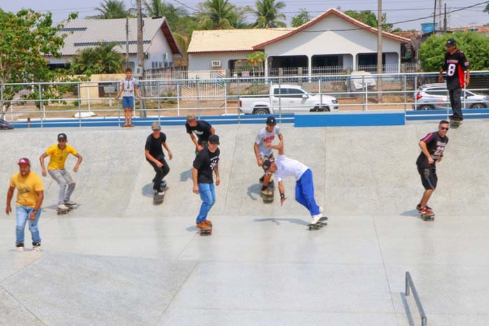 Prefeitura entrega primeira pista de skate 