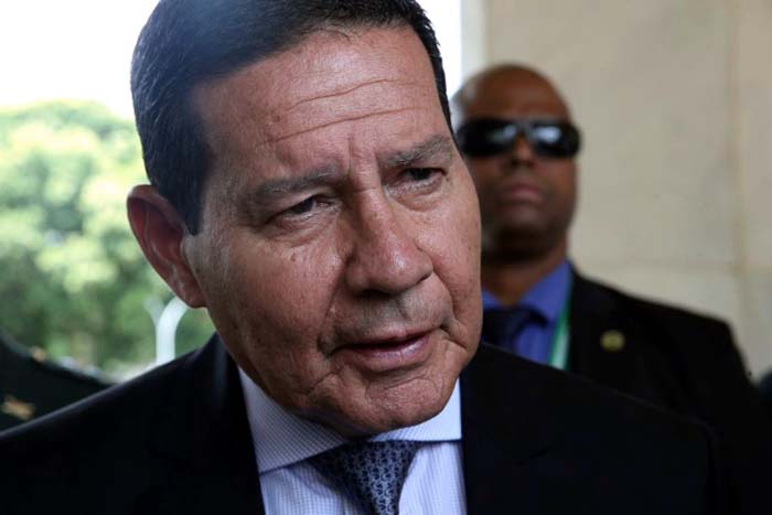 “É muito ruim para o país ter um ex-presidente preso”, diz Mourão