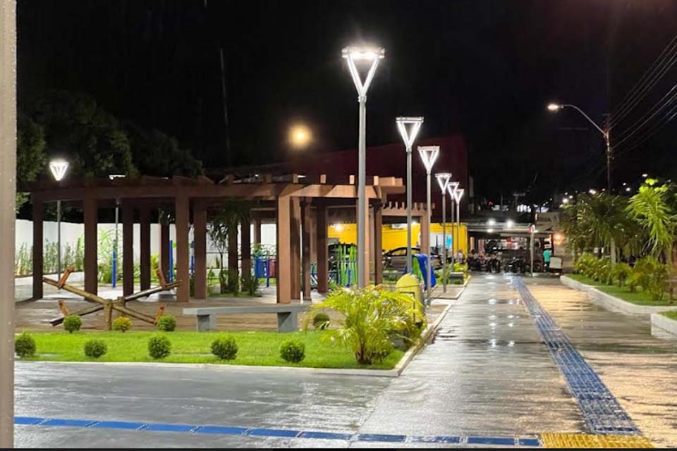  População comemora entrega da nova Praça Pública na Avenida Dom Pedro I em Jaru