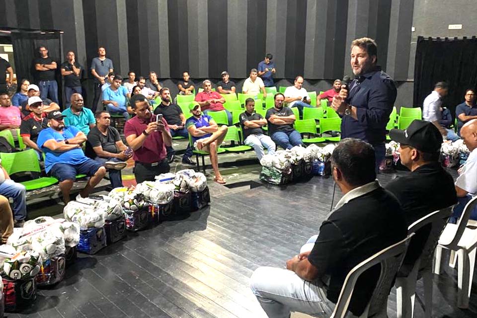Deputado Alex Redano participa de entrega kits de material esportivo em Ariquemes