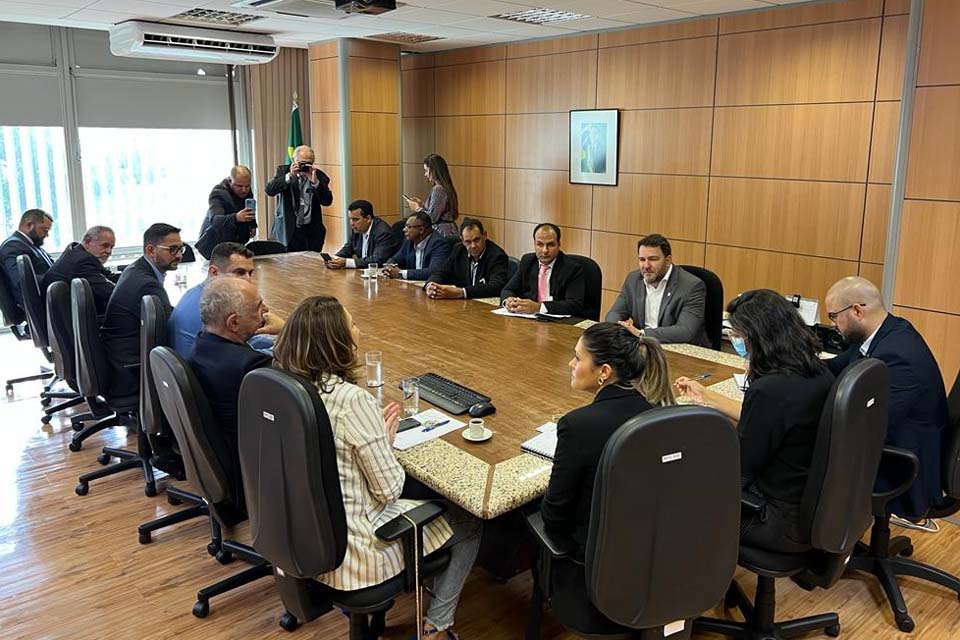Presidente da ALE-RO Alex Redano discute em Brasília a regularização fundiária de Rio Pardo