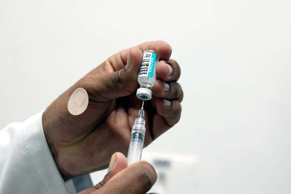 Vacina bivalente é aplicada em mais de 4,1 milhões de pessoas