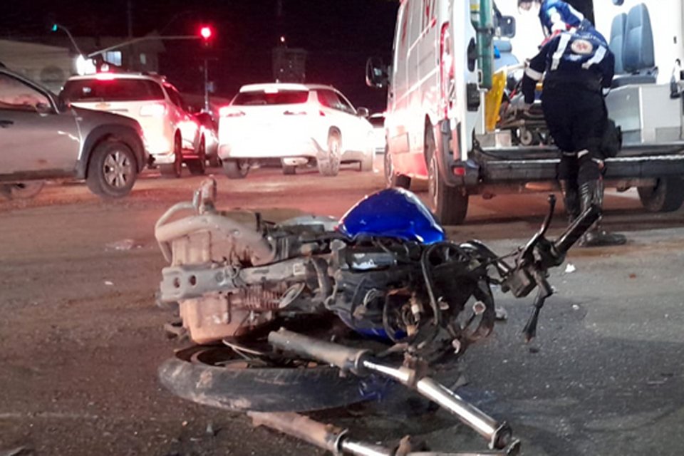 Motoboy sofre fratura exposta em acidente com carro em Porto Velho