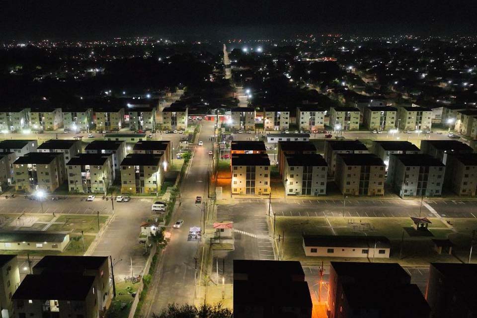 Residenciais populares ganham luminárias de LED em Porto Velho