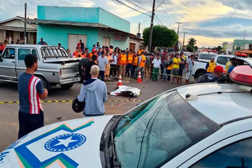 Mototaxista morre e passageira fica ferida em grave acidente em Ji-Paraná