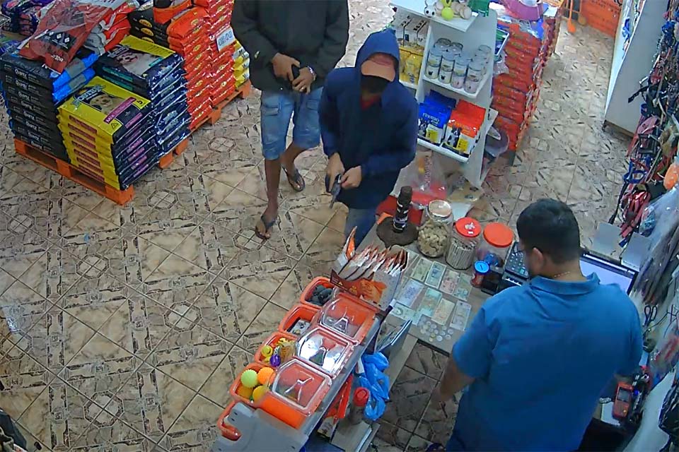 Ladrões armados invadem loja e roubam comerciante em Vilhena 