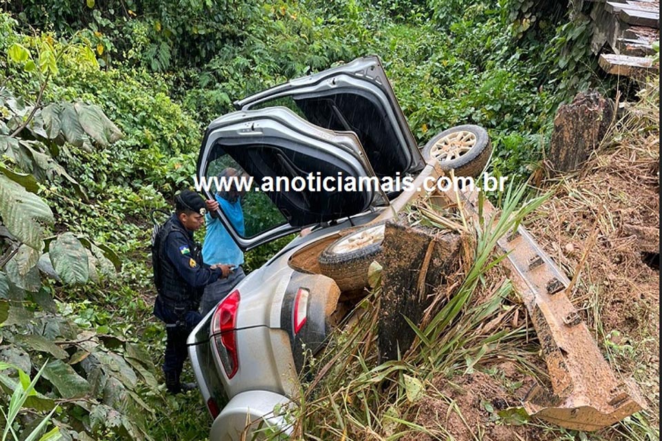 Motorista tomba veículo em cabeceira de ponte no distrito de Tarilândia