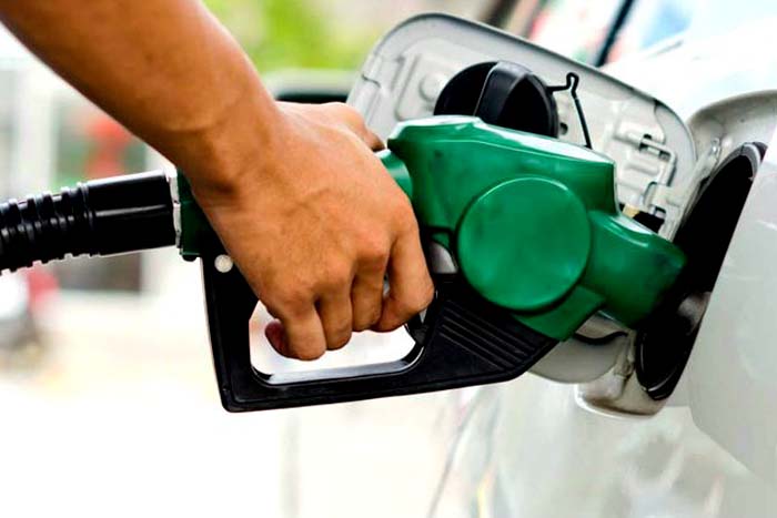 Preço médio da gasolina nas refinarias sobe nesta quarta-feira