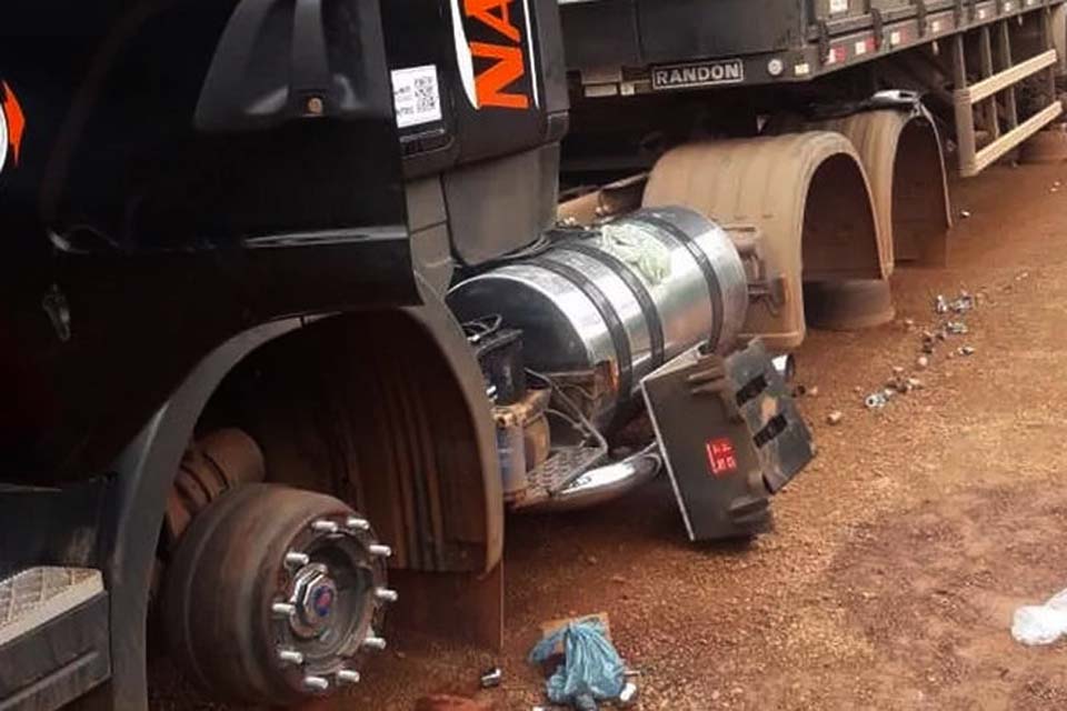 Ladrões furtam três pneus de caminhões que pernoitaram em pátio de posto