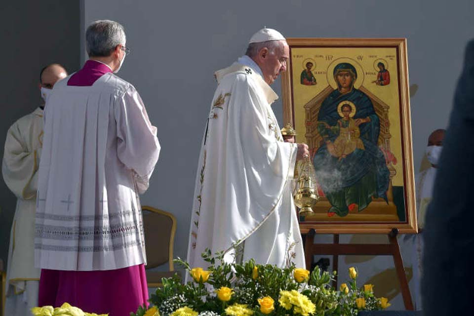 Papa reitera apelo à fraternidade durante missa em Nicósia