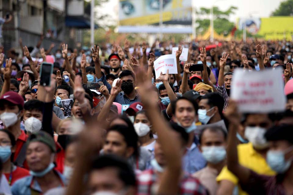 Protestos se espalham por Myanmar contra golpe de Estado