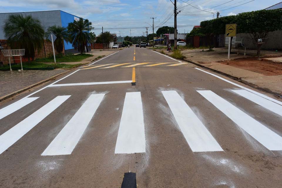 Autarquia Municipal de Trânsito e Transportes pinta faixas de pedestres na Castelo Branco