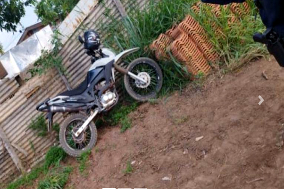 Dupla aponta arma para motociclista e rouba moto em Vilhena