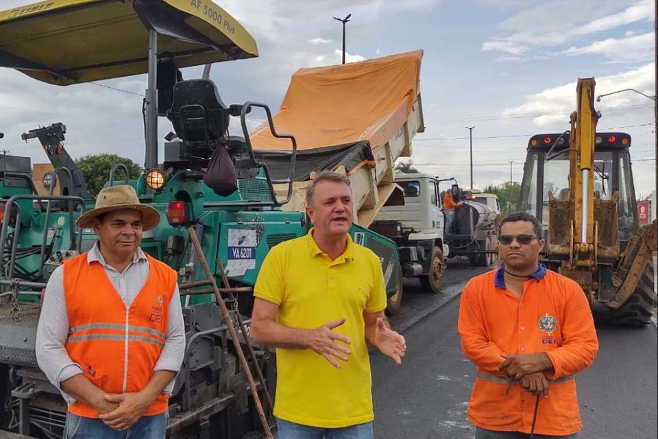 Luizinho Goebel acompanha obras de recapeamento asfáltico de ruas e avenidas em Vilhena