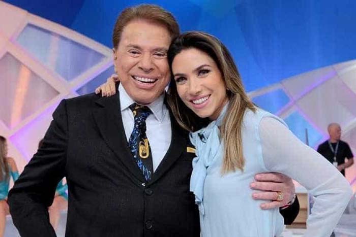 Silvio brinca com a filha grávida pela 3ª vez: 'Não tem TV em casa'