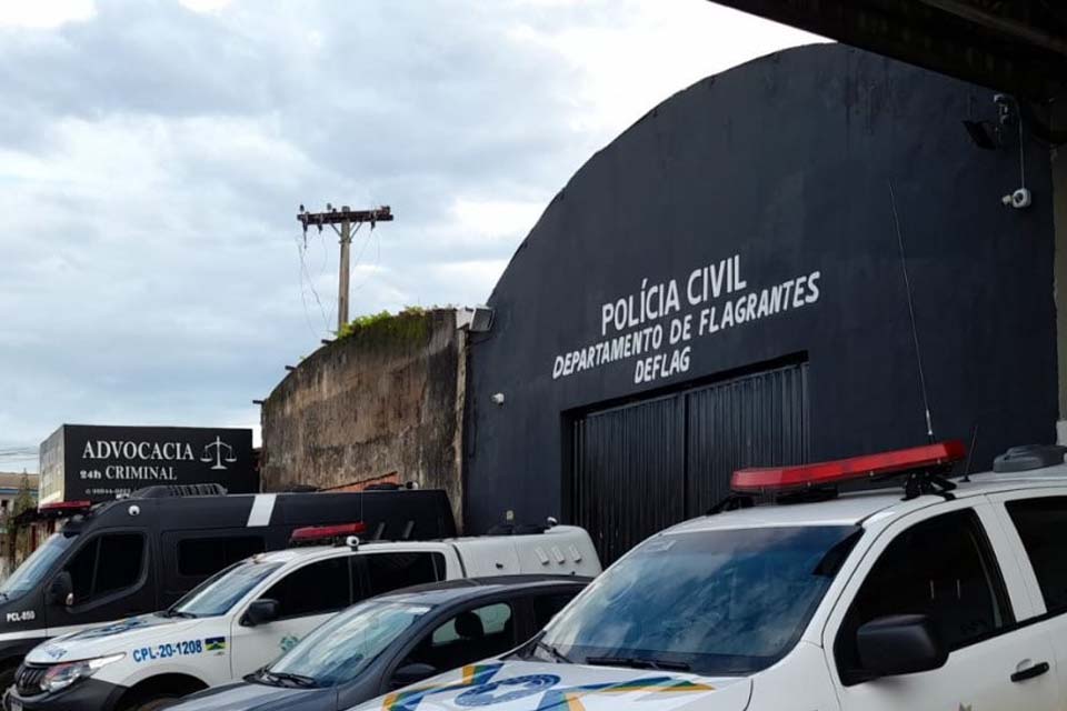 Adolescente é apreendido em taxi com 1kg de cocaína em Porto Velho