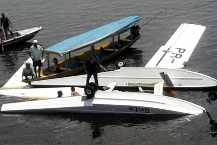 Avião com cinco ativistas do Greenpeace cai no Rio Negro