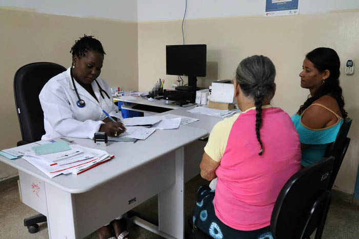 Clínica da Mulher realizou quase mil consultas médicas em Janeiro