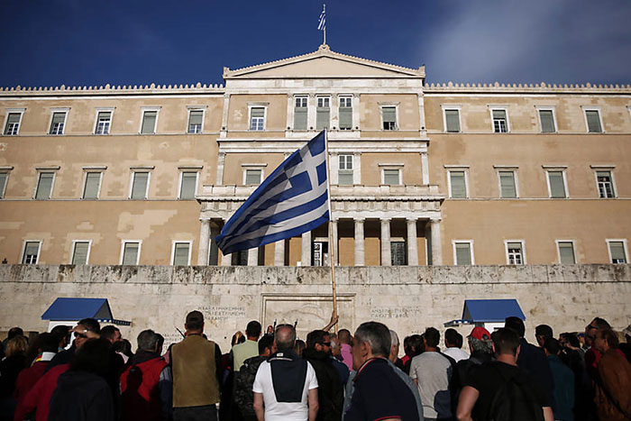 Após três anos, Grécia volta ao mercado financeiro com bônus a 4,625%